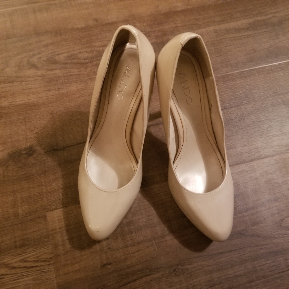 Aldo Nude small platform patent heels